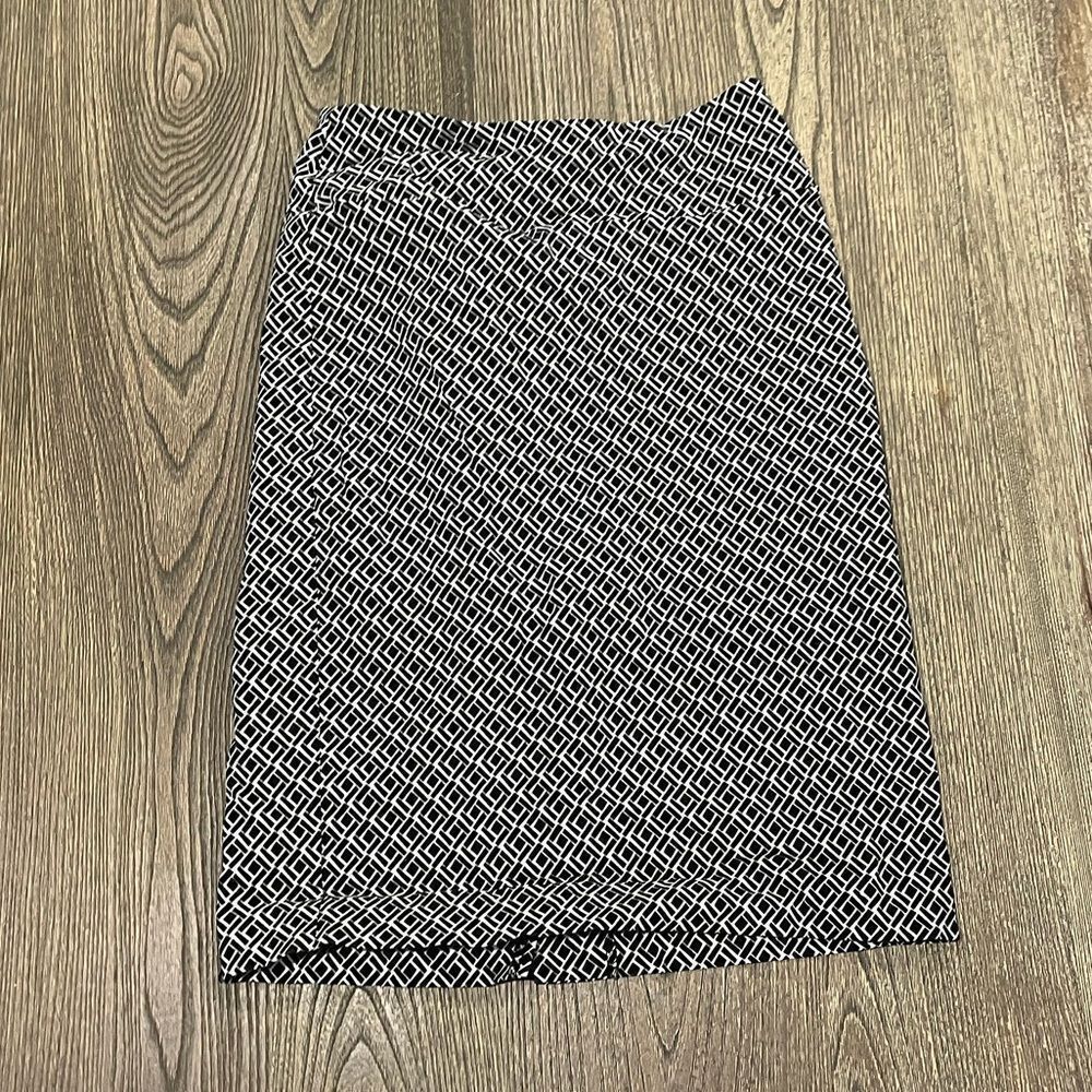 Margaret M Womens Pencil Skirt Slimming Part Geometric Print Black White Size S